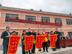 潜山经开区非公企业关工联合会携手爱心单位开展助学公益活动