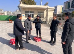 潜山经开集团慰问春节一线值守人员